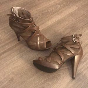 9.5M Kenneth Cole 9•2•5 Technology bootie.